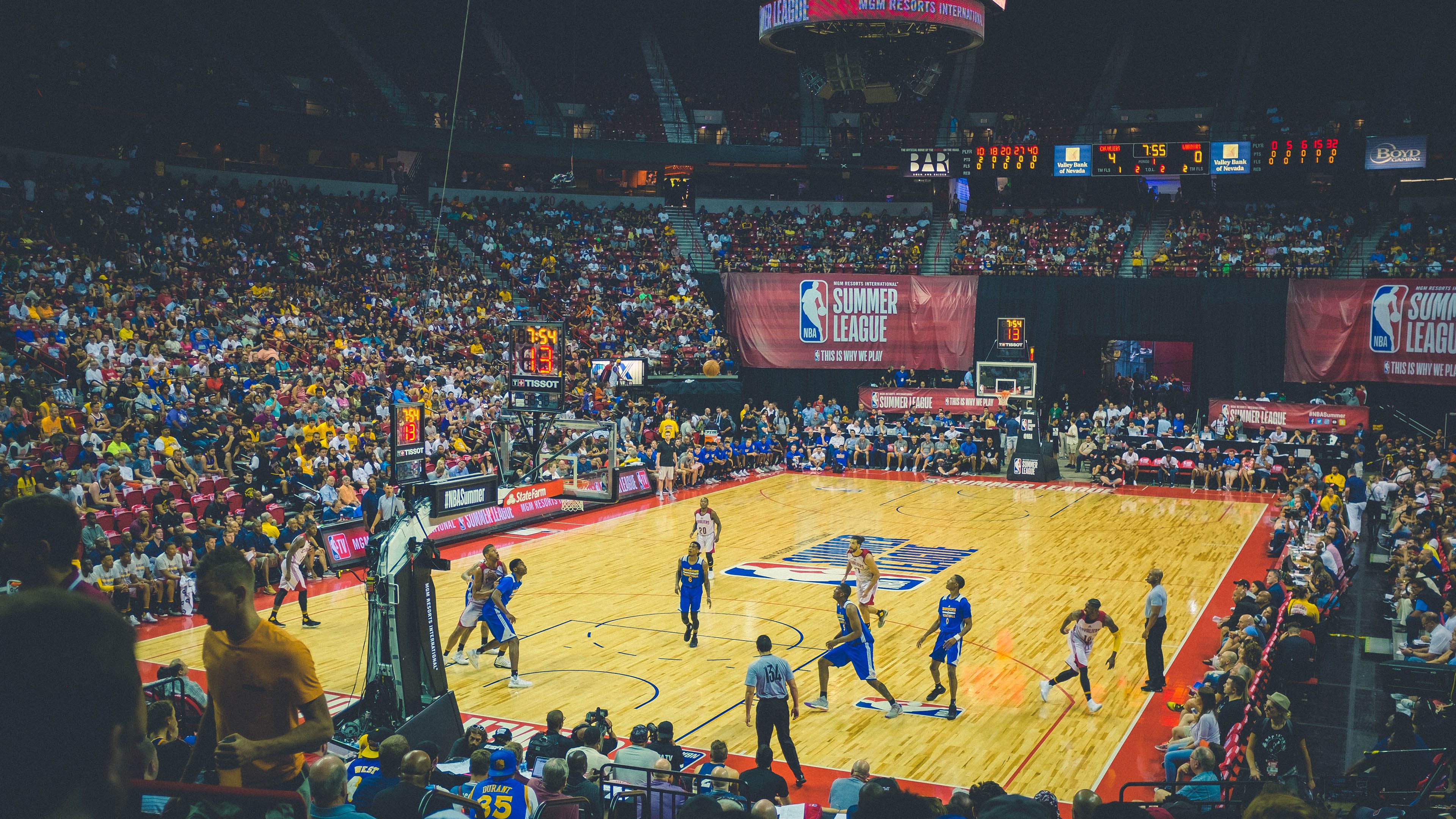 球队在防守统计上处于联盟前列并被专业媒体称赞，球队防守设置为联防